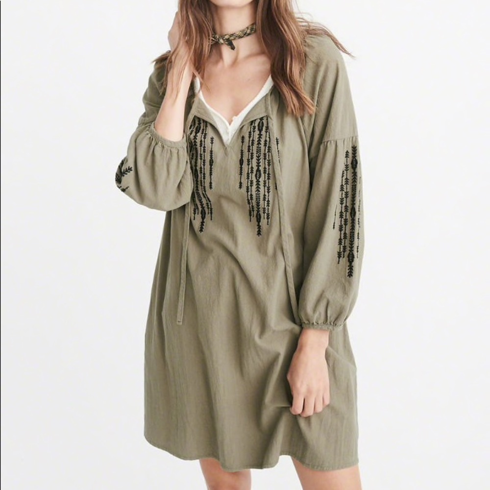 Abercrombie & Fitch Embroidered Peasant Dress NWT